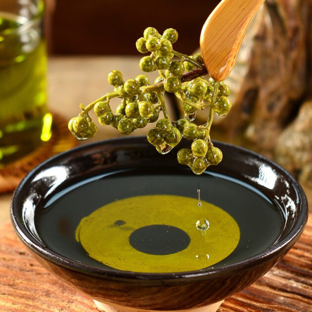 Peppercorn Oil